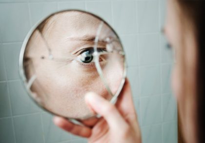 چرا با شکستن آینه بد شانسی می آوریم