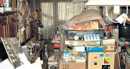 وسواس احتكار چیست و چگونه می توان به همسری که بیماری وسواس احتکار دارد کمک کرد